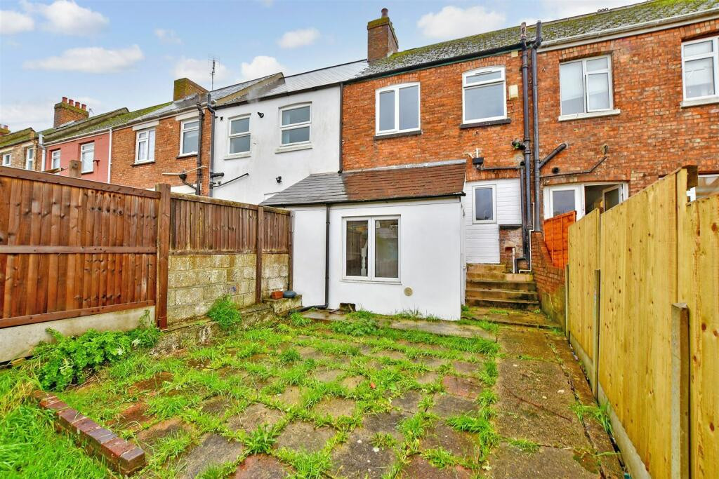 3 bed terraced house to rent in Greenfield Road, Folkestone  - Property Image 13