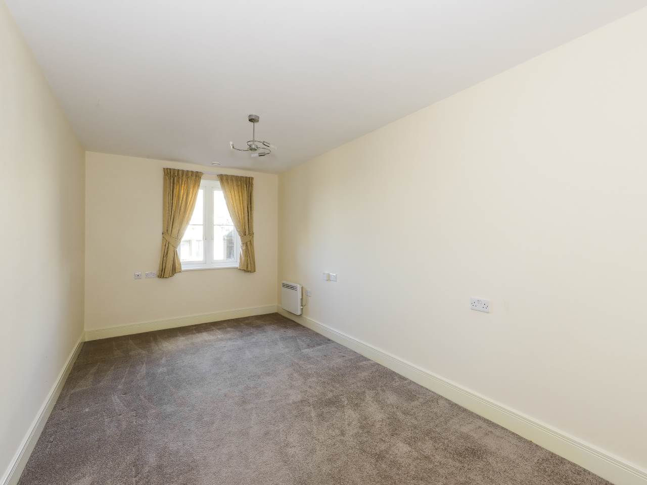 2 bed retirement property for sale in Goodes Court, Royston  - Property Image 7