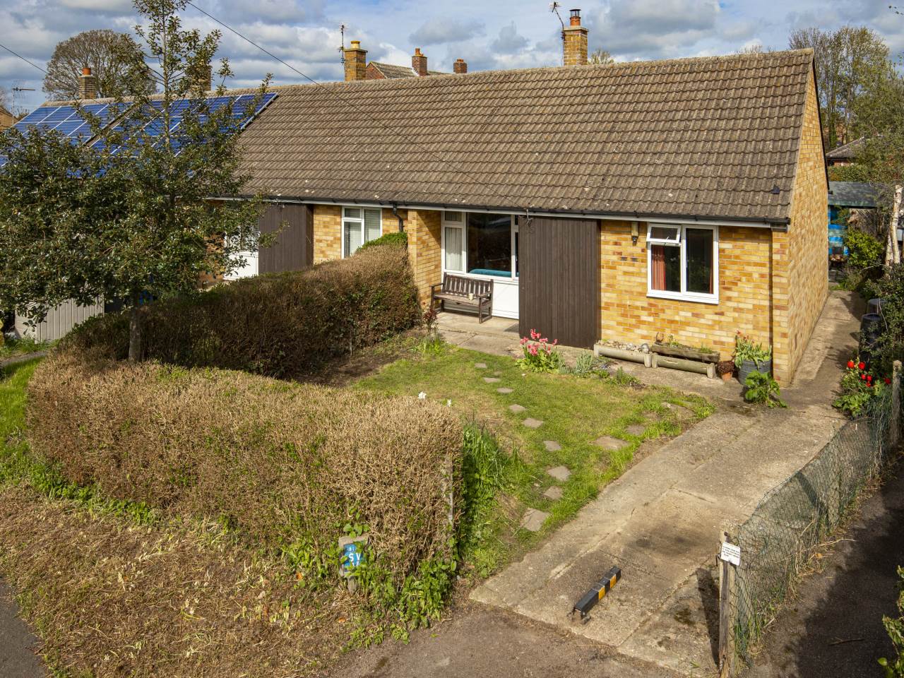 1 bed semi-detached bungalow for sale in Chapel Lane, Fowlmere - Property Image 1