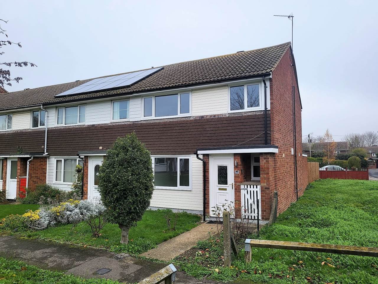 3 bed end of terrace house for sale in Willowside Way, Royston  - Property Image 1