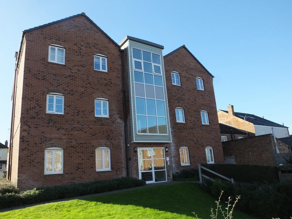 Two double-bedroomed top floor apartment | Close to local amenities, Warwick town centre and Warwick train station | Generously proportioned lounge/diner | Modern kitchen which includes all white goods | Allocated parking | Unfurnished | Available Now