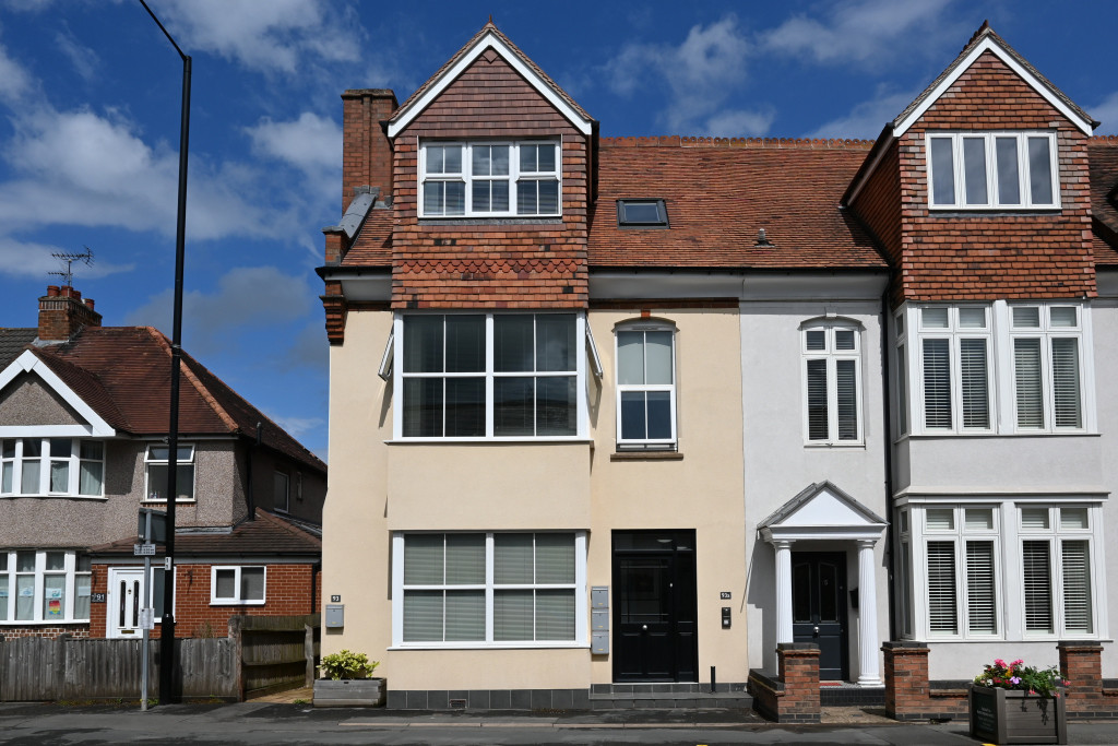 2 bed apartment to rent in Warwick Road, Kenilworth  - Property Image 1