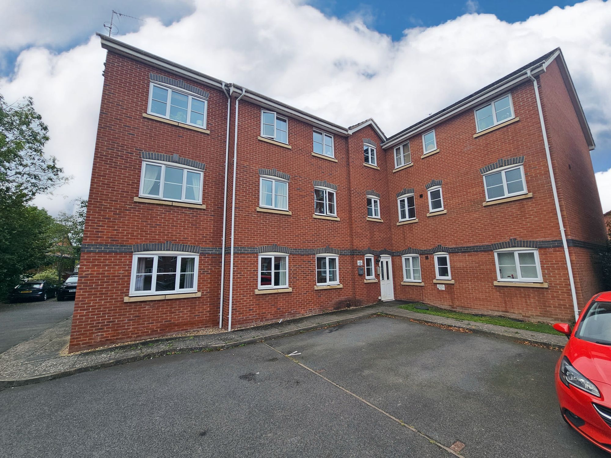 2 bed apartment to rent in Pipers Lane, Kenilworth  - Property Image 1