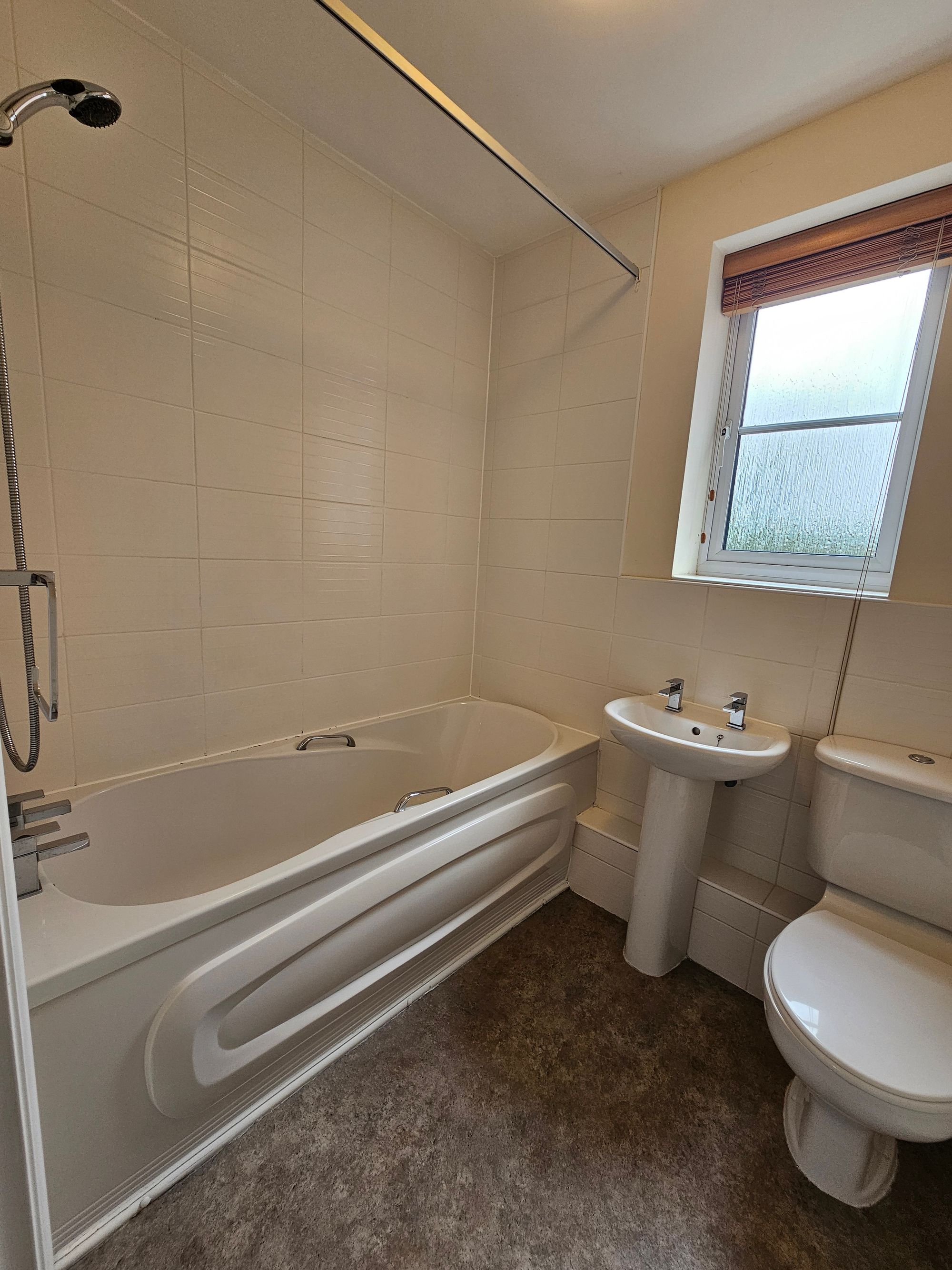 2 bed apartment to rent in Pipers Lane, Kenilworth  - Property Image 5