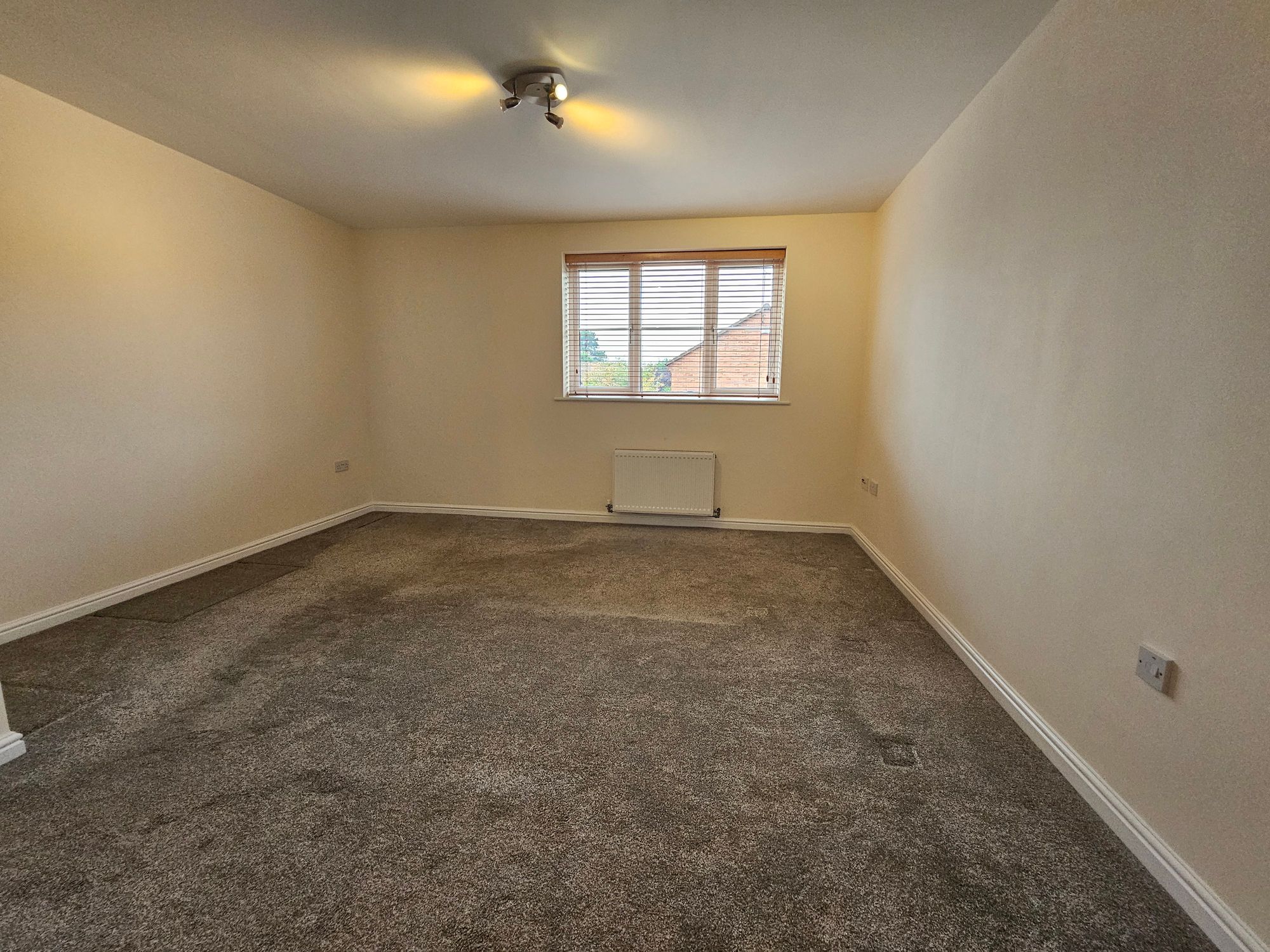 2 bed apartment to rent in Pipers Lane, Kenilworth  - Property Image 2