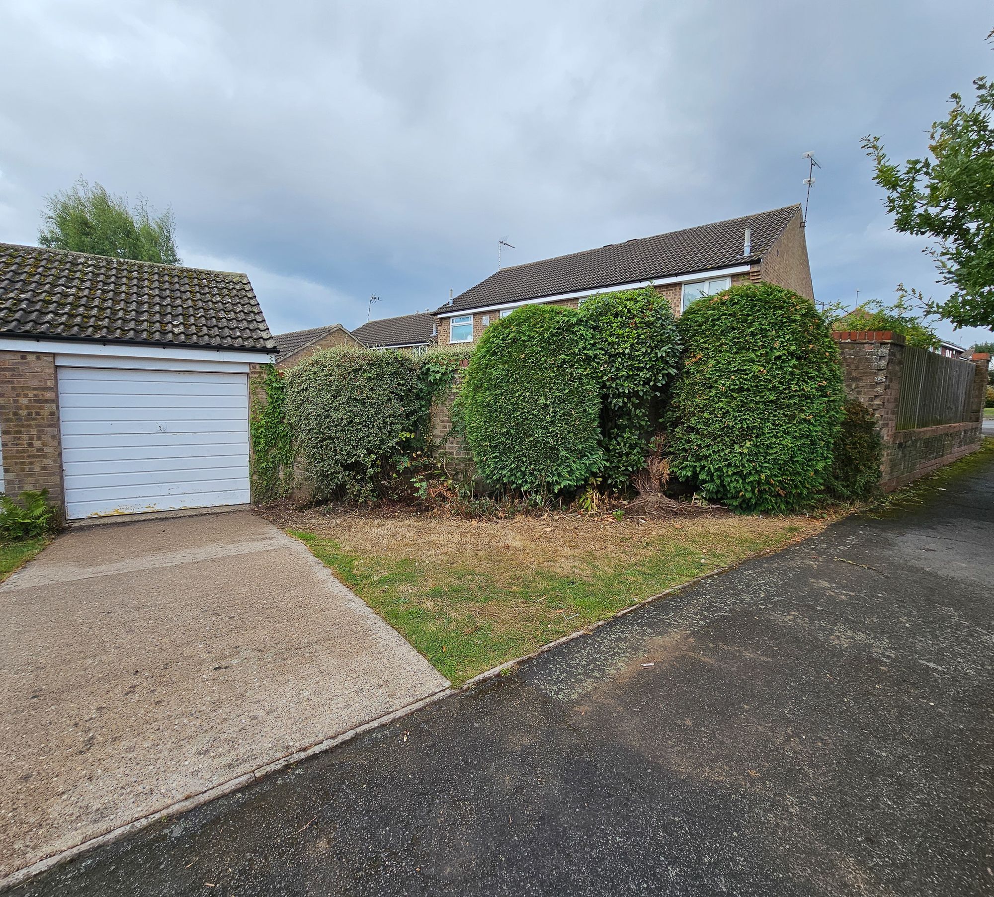 3 bed semi-detached house to rent in Jacox Crescent, Kenilworth  - Property Image 14