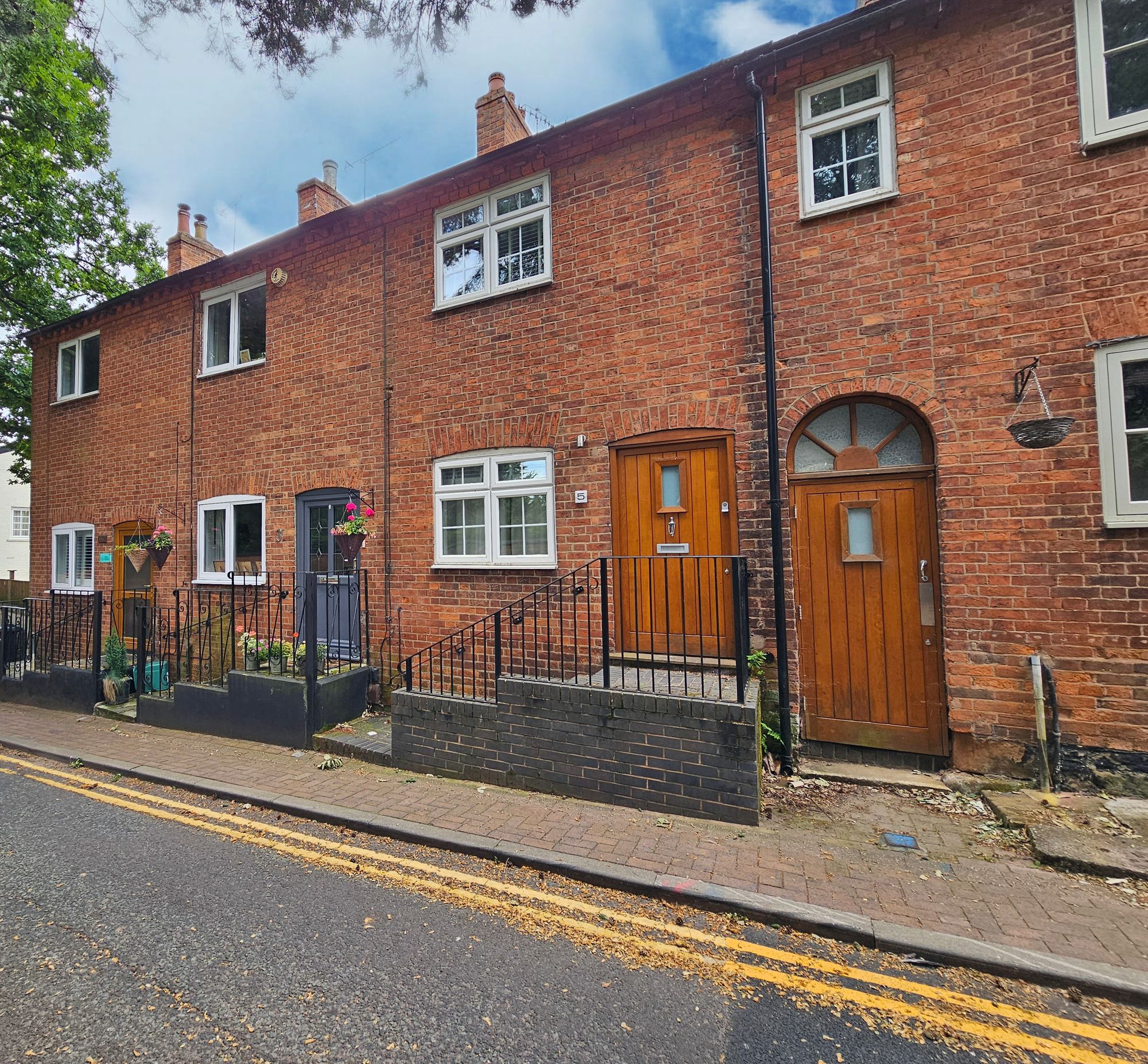 2 bed terraced cottage to rent in Fieldgate Lane, Kenilworth - Property Image 1