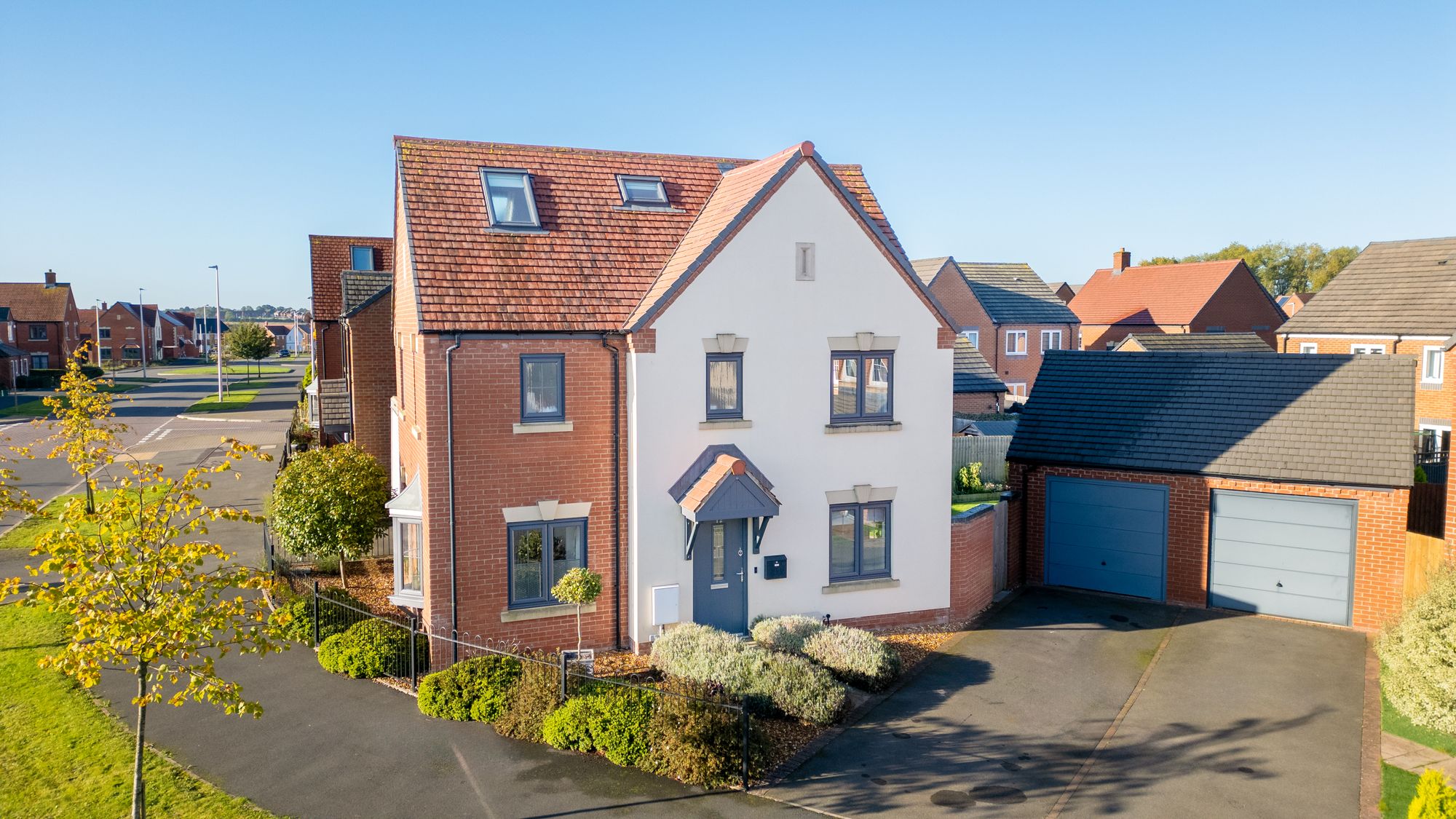 4 bed detached house for sale in Lionheart Avenue, Leamington Spa  - Property Image 1