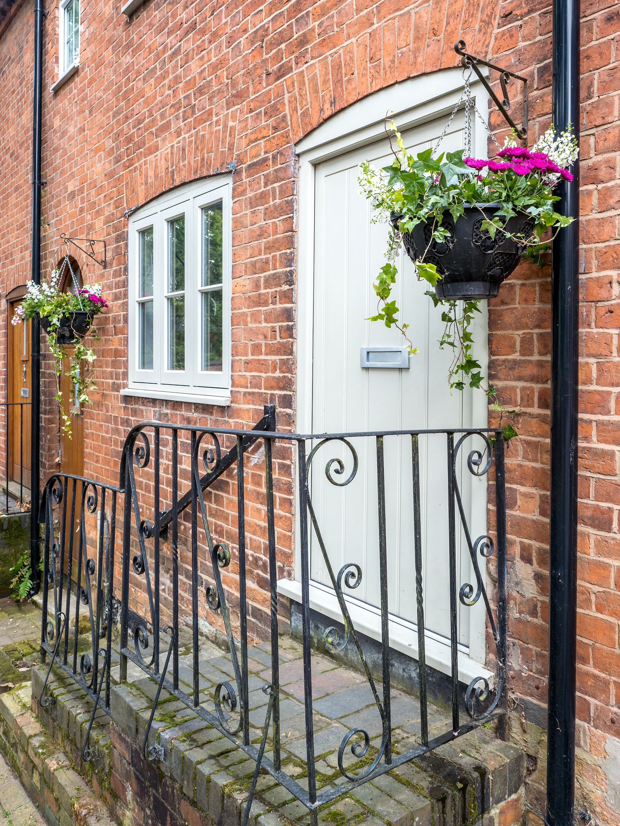 2 bed mid terraced cottage for sale in Fieldgate Lane, Kenilworth  - Property Image 2