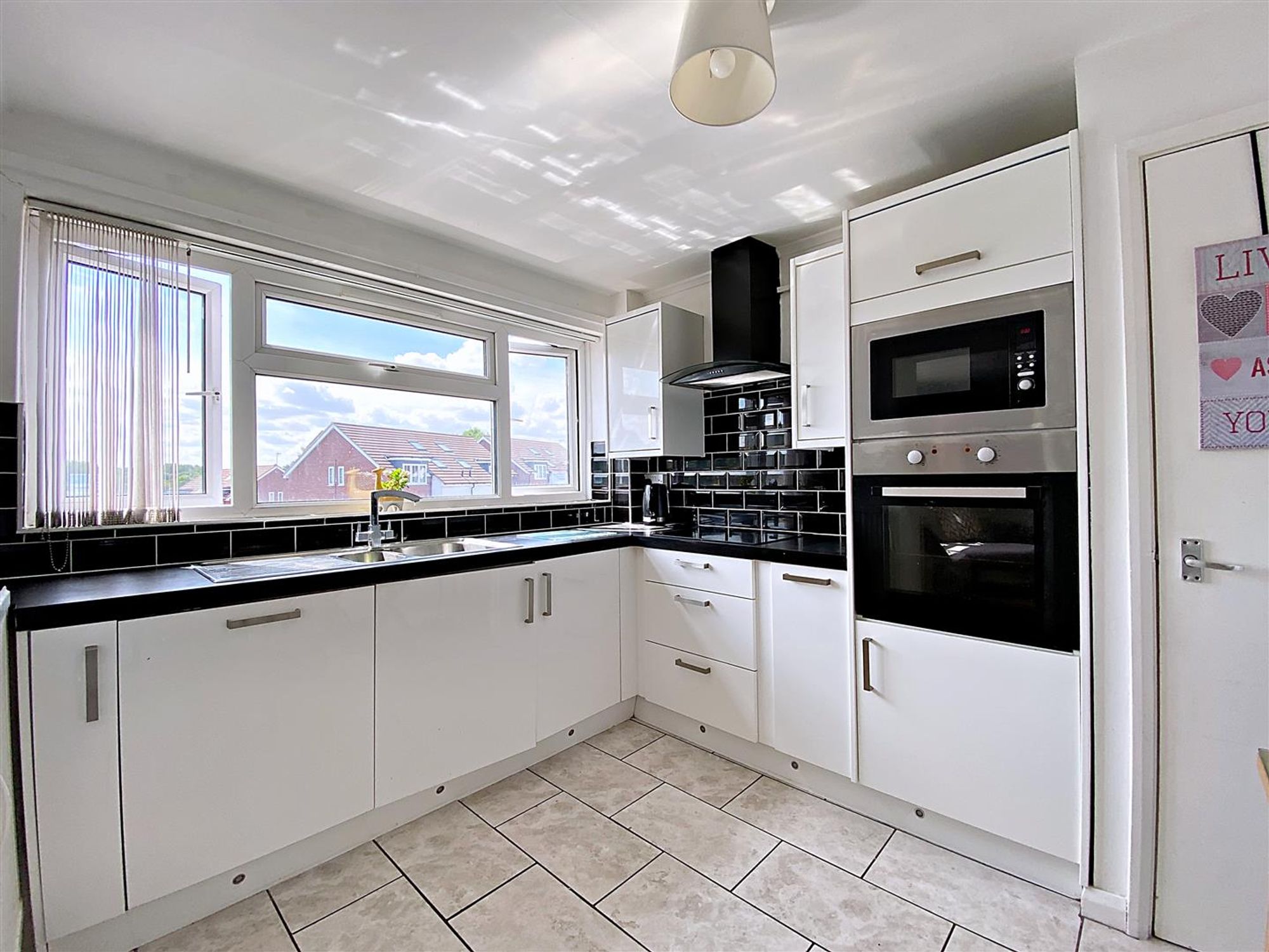 2 bed flat to rent in Albion Street, Kenilworth  - Property Image 3