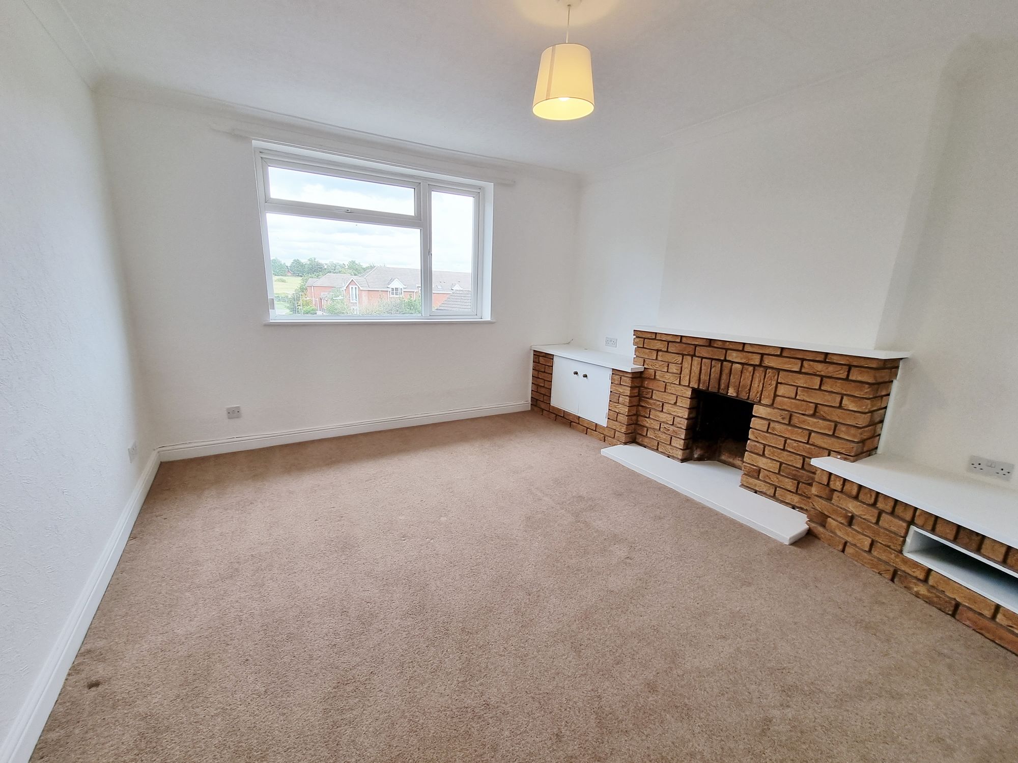 2 bed flat to rent in Whitemoor Road, Kenilworth  - Property Image 2