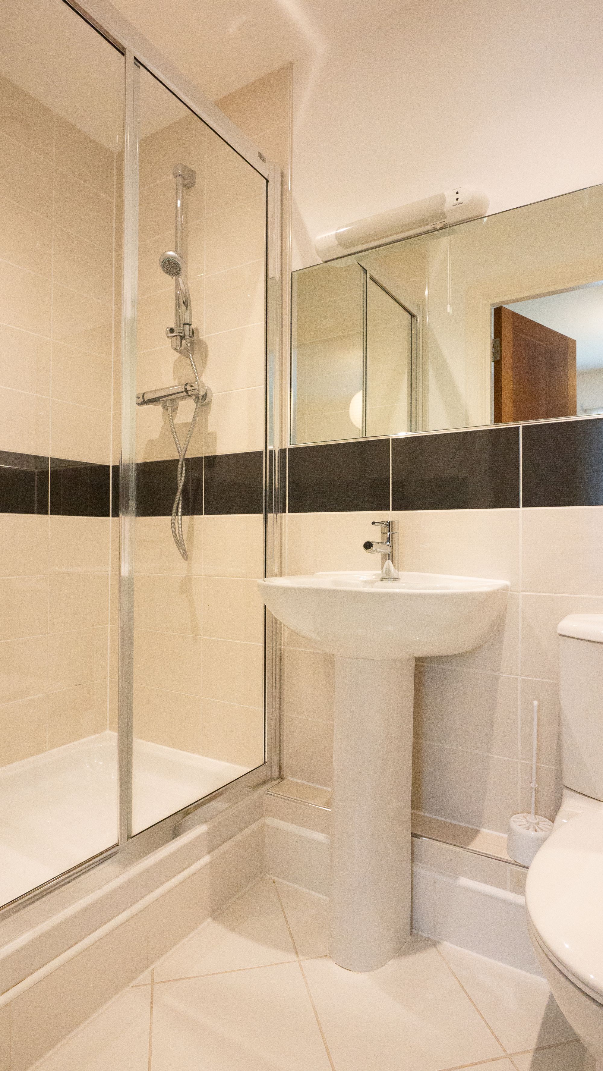 2 bed apartment to rent in Abbey End, Kenilworth  - Property Image 9