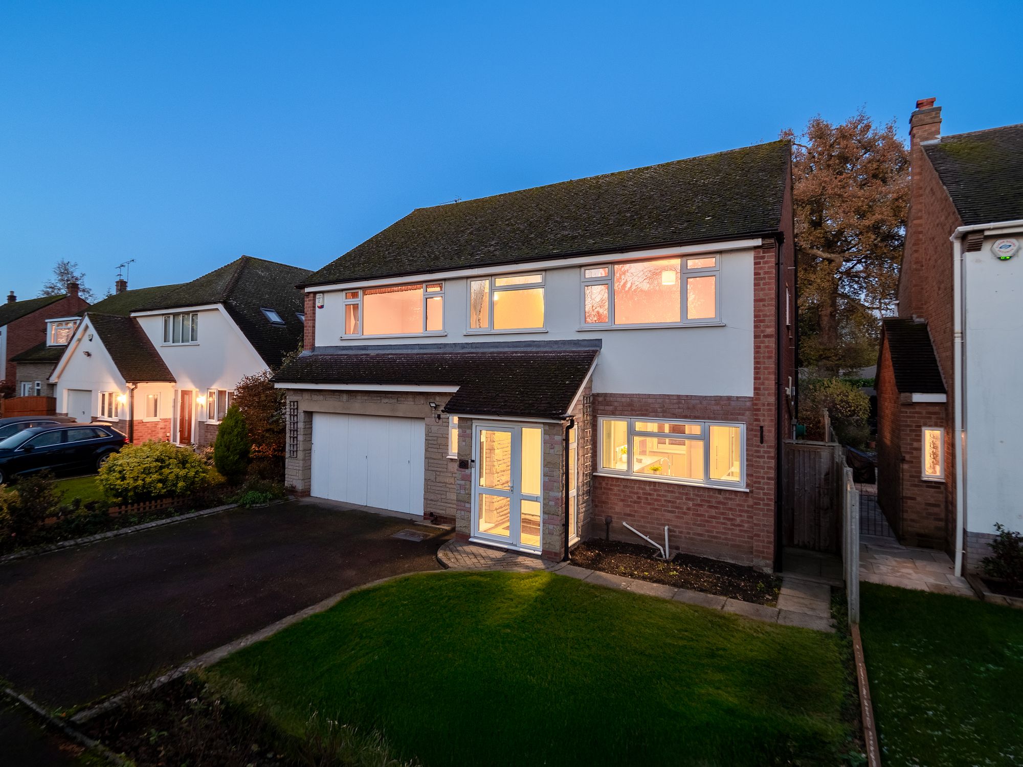 4 bed detached house for sale in Ferndale Drive, Kenilworth  - Property Image 1