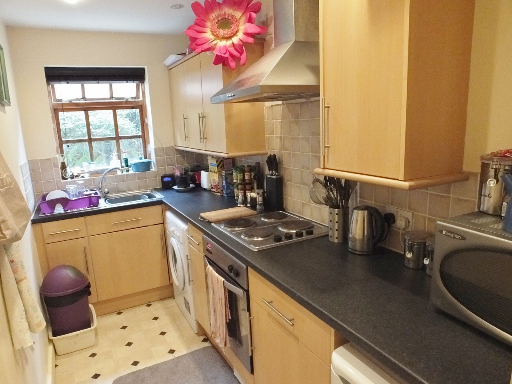 1 bed ground floor flat to rent in The Square, Kenilworth  - Property Image 3