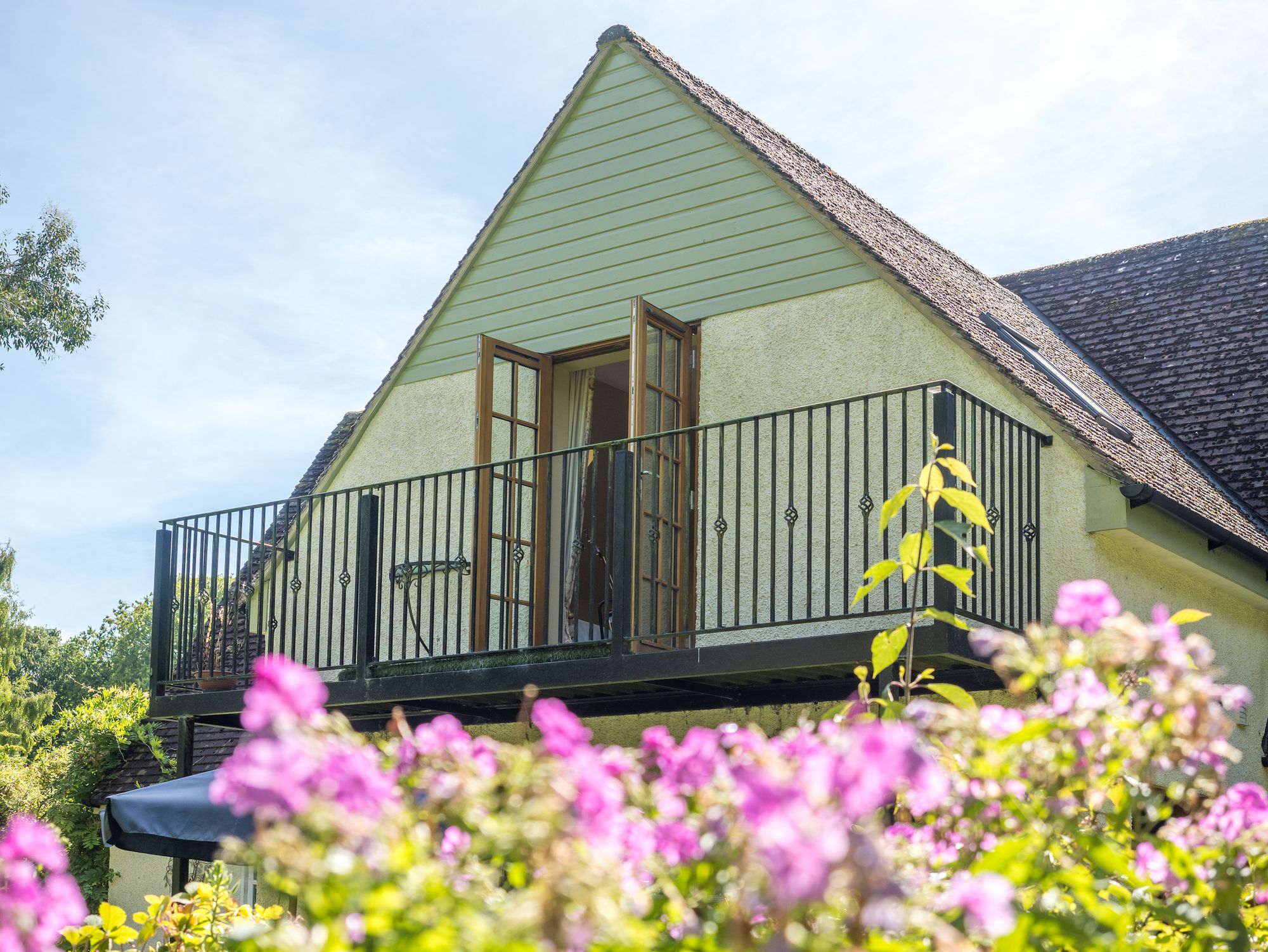 4 bed semi-detached cottage for sale in Farnborough, Banbury  - Property Image 2