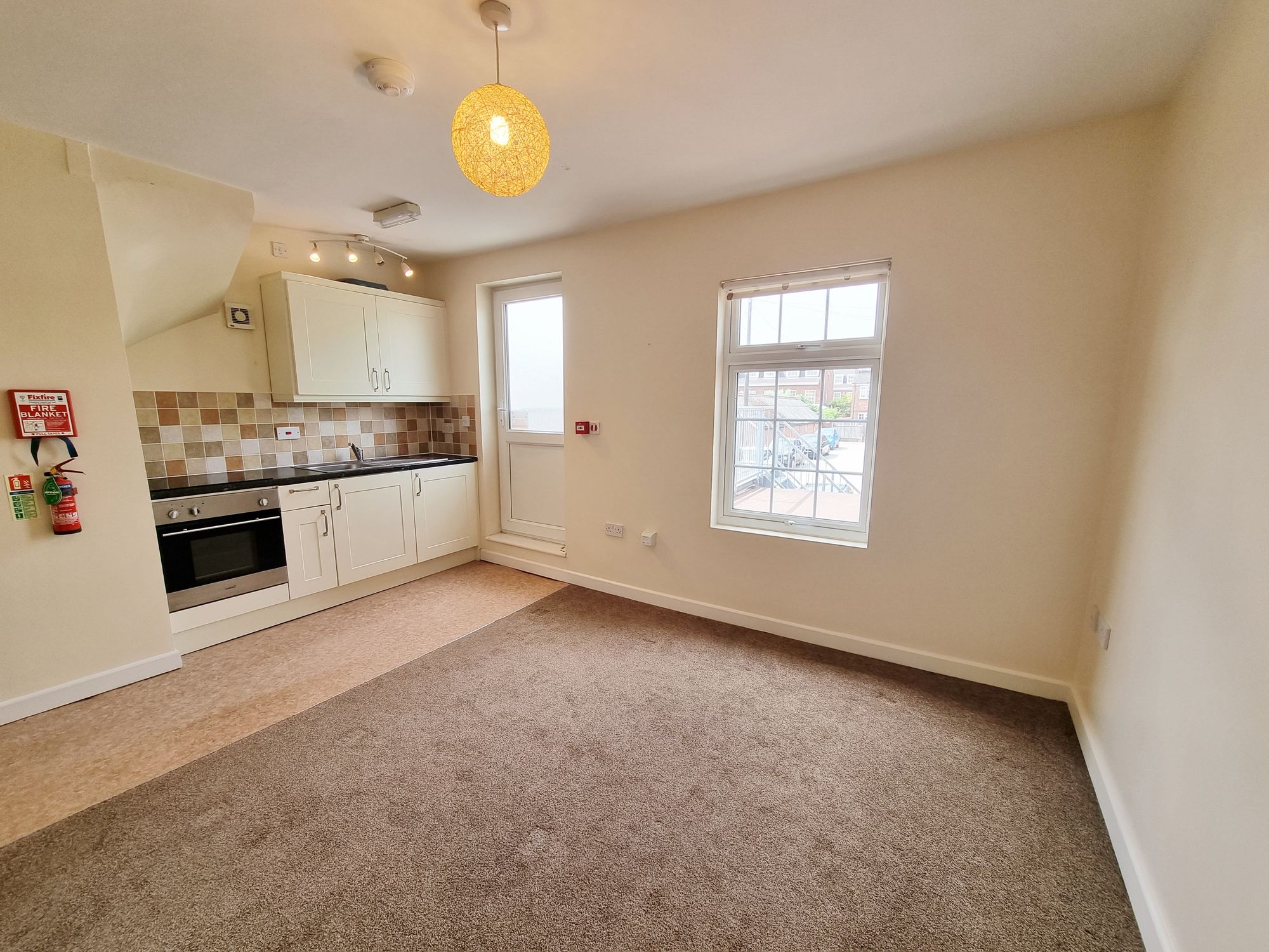 2 bed apartment to rent in Warwick Road, Kenilworth  - Property Image 2