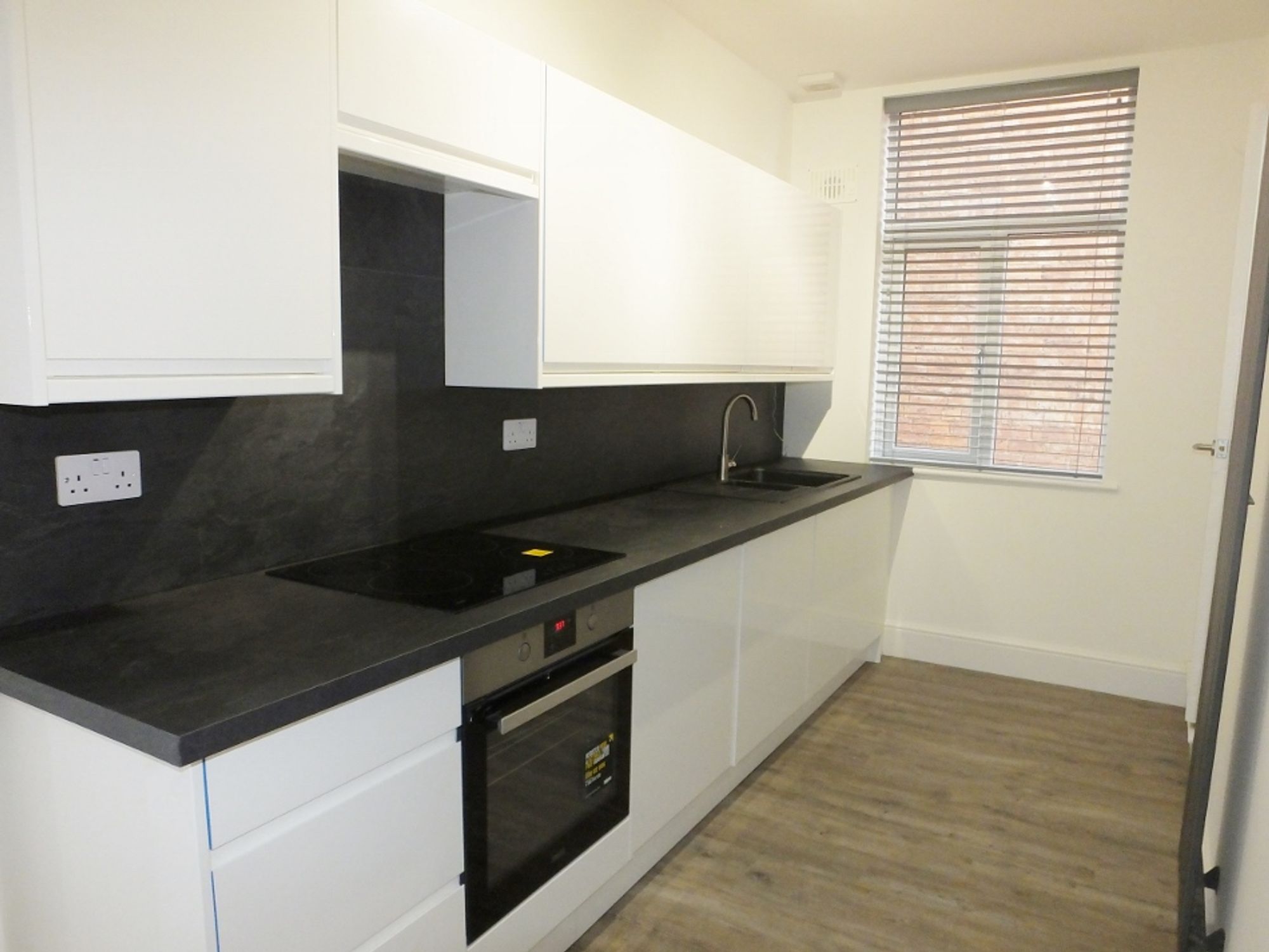 3 bed apartment to rent in Warwick Road, Kenilworth  - Property Image 2