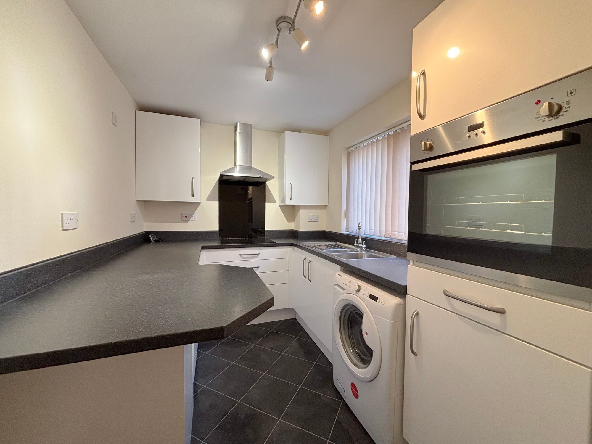 2 bed apartment to rent in School Lane, Kenilworth  - Property Image 3