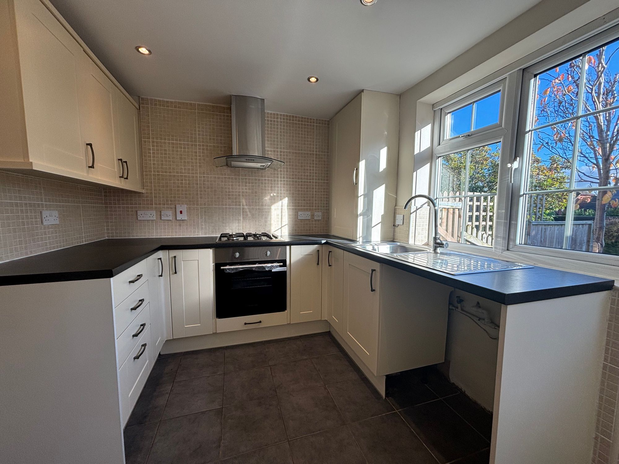 2 bed terraced house to rent in New Street, Kenilworth  - Property Image 2