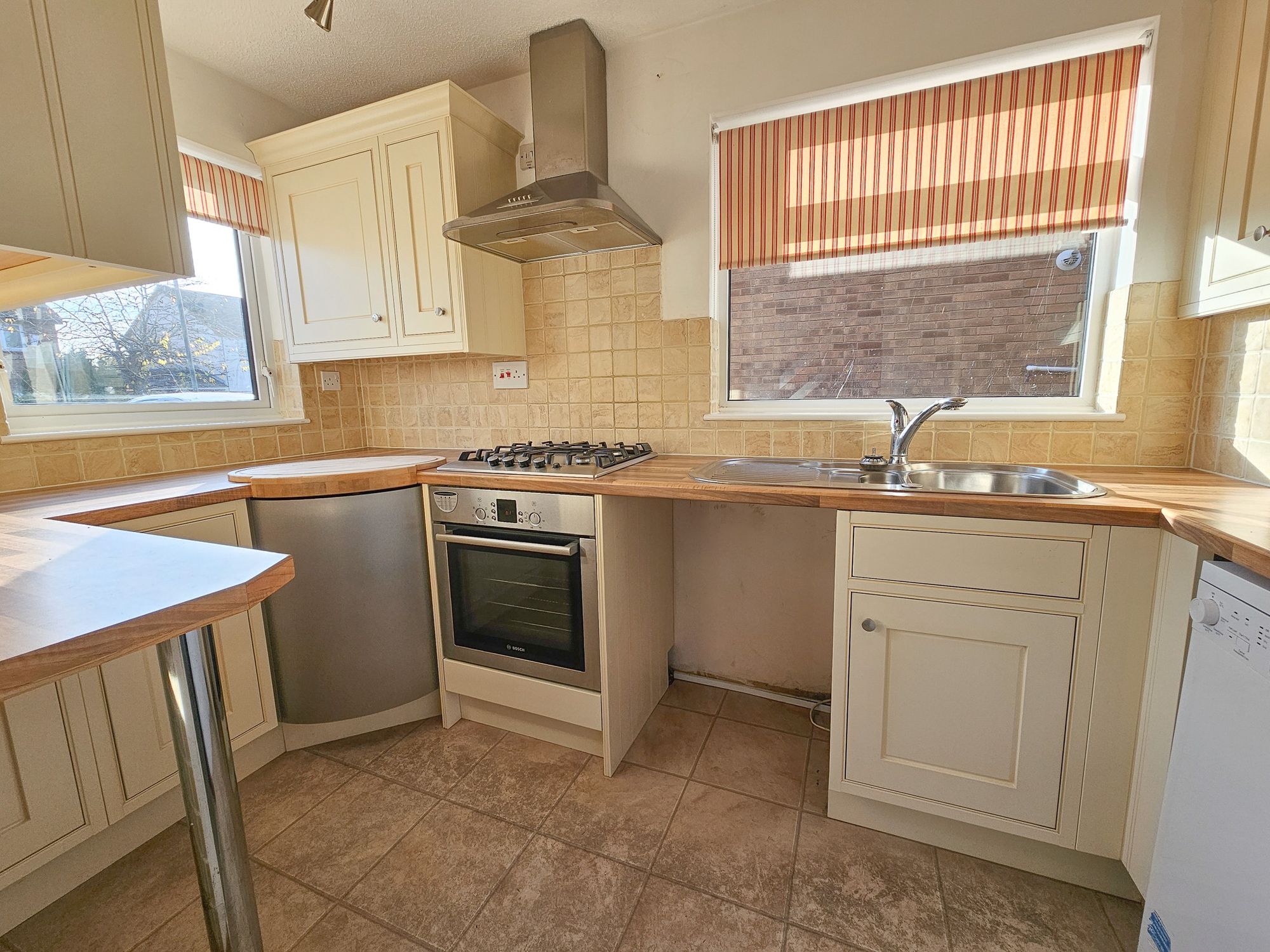 2 bed house to rent in Arlidge Crescent, Kenilworth  - Property Image 2