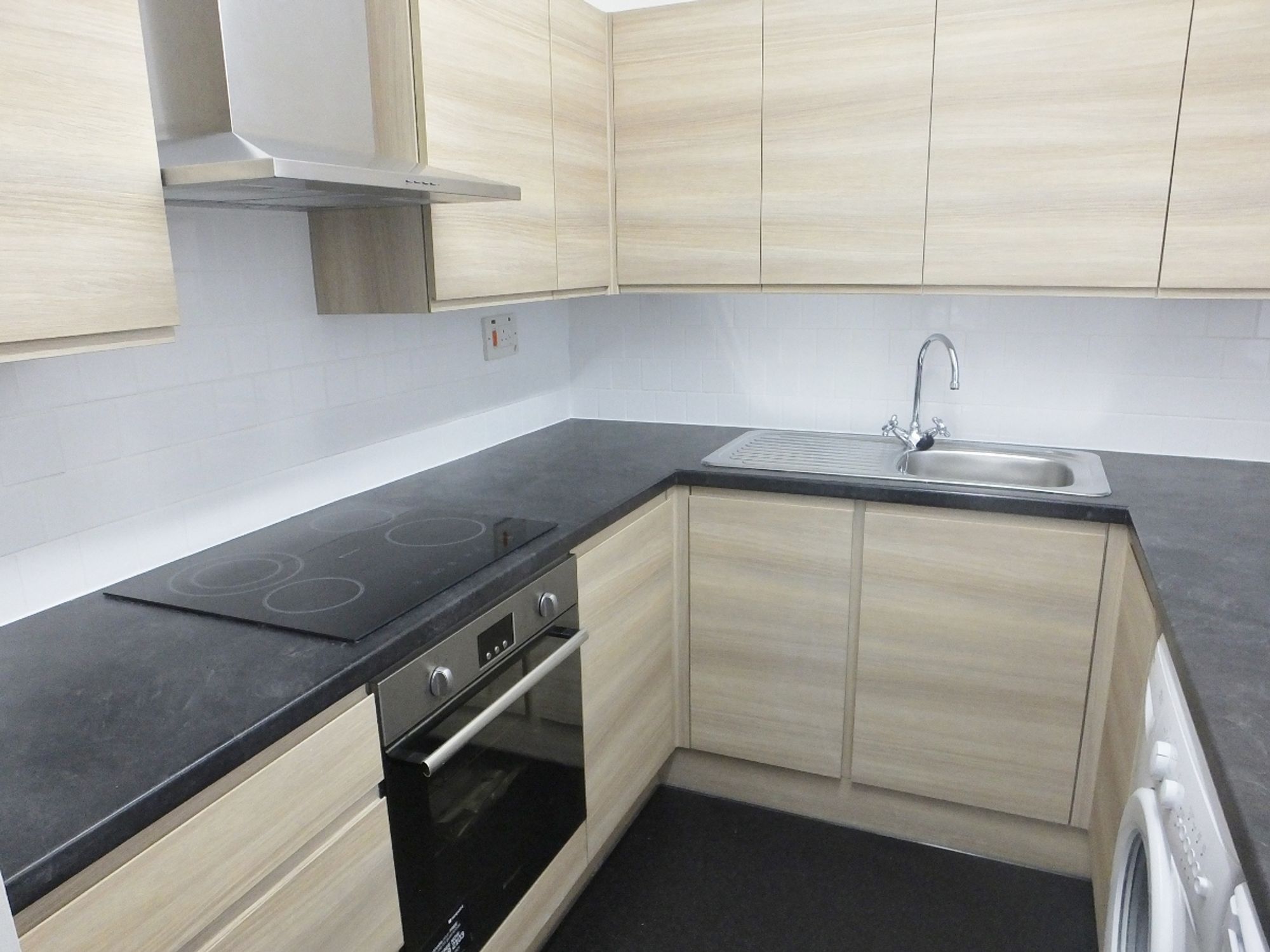 Studio flat to rent in Tisdale Rise, Kenilworth  - Property Image 3