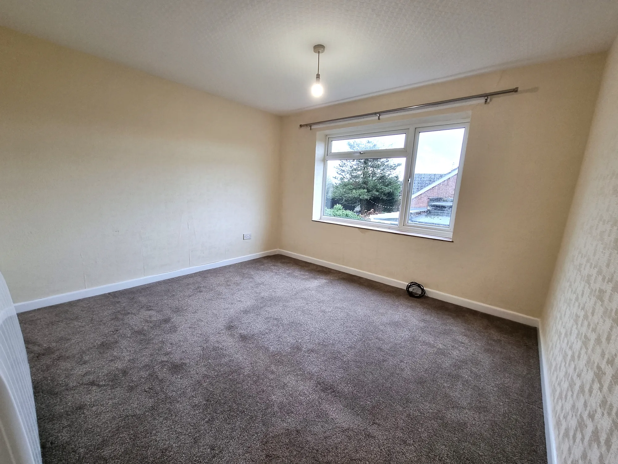 3 bed apartment to rent in Holmewood Close, Kenilworth  - Property Image 6