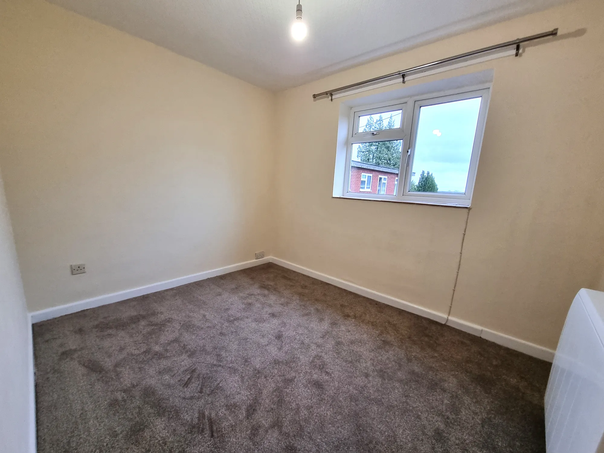 3 bed apartment to rent in Holmewood Close, Kenilworth  - Property Image 3