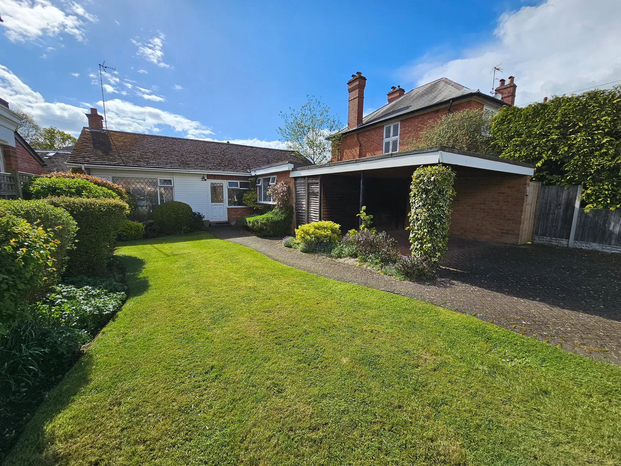 2 bed detached bungalow to rent in Southbank Road, Kenilworth - Property Image 1