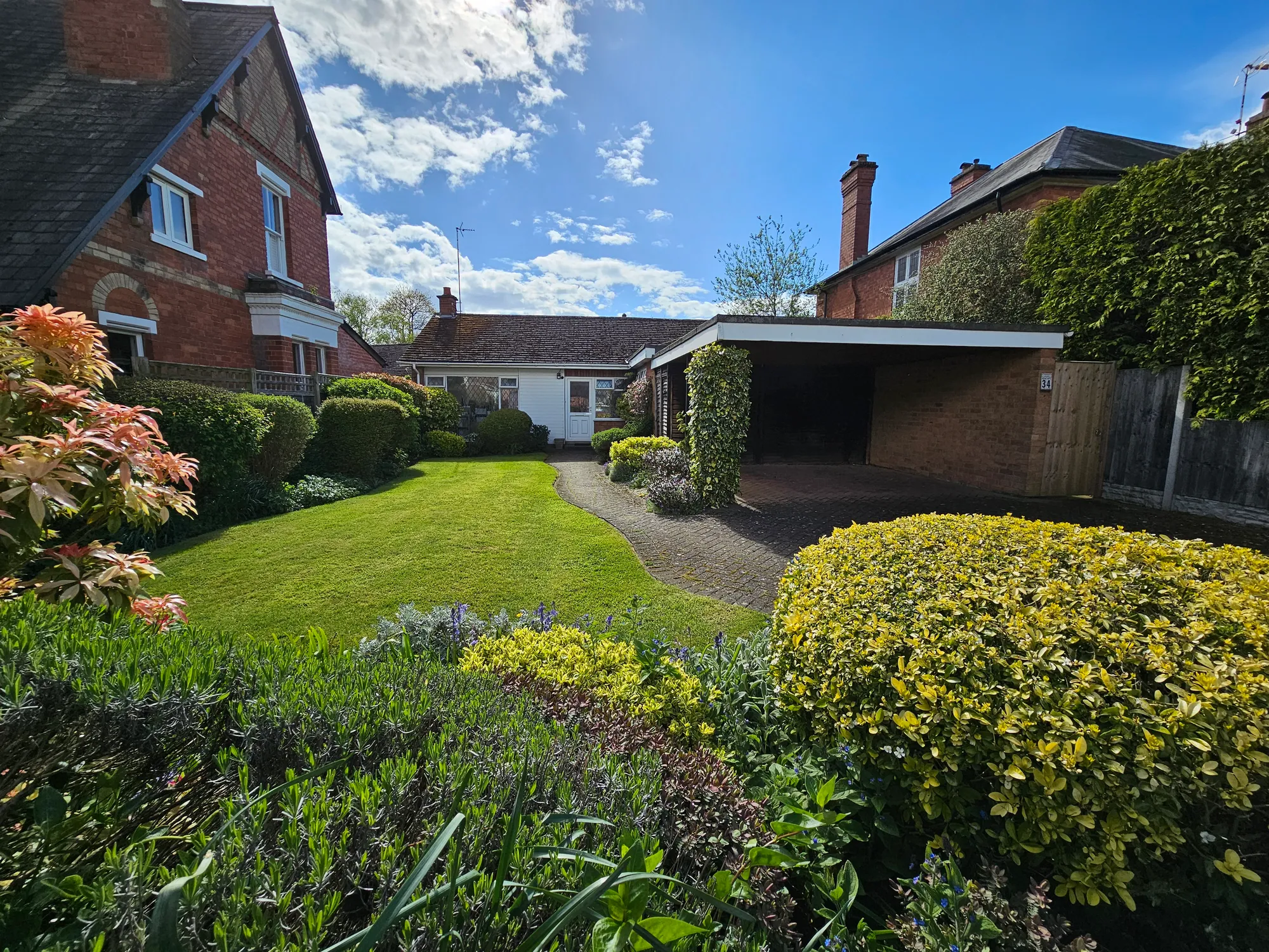 2 bed detached bungalow to rent in Southbank Road, Kenilworth  - Property Image 2