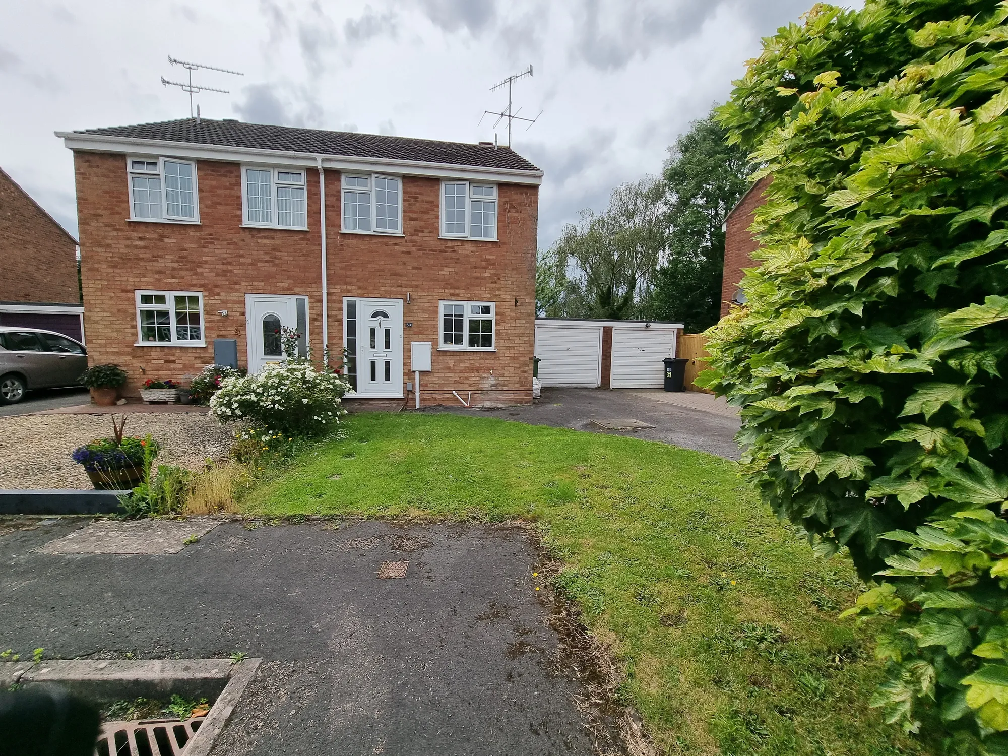 2 bed semi-detached house to rent in Wincote Close, Kenilworth  - Property Image 1