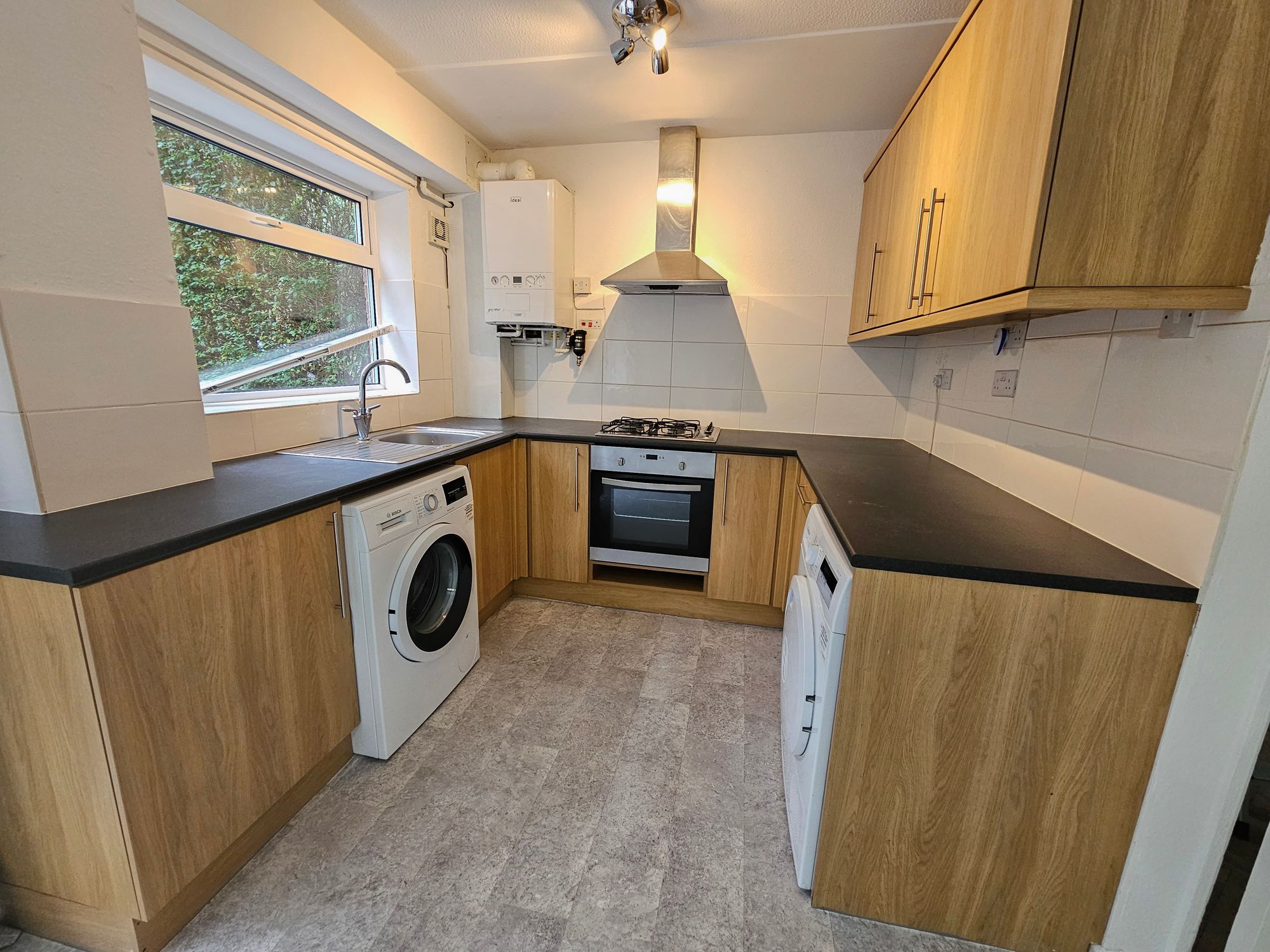 3 bed mid-terraced house to rent in Redfern Avenue, Kenilworth  - Property Image 3