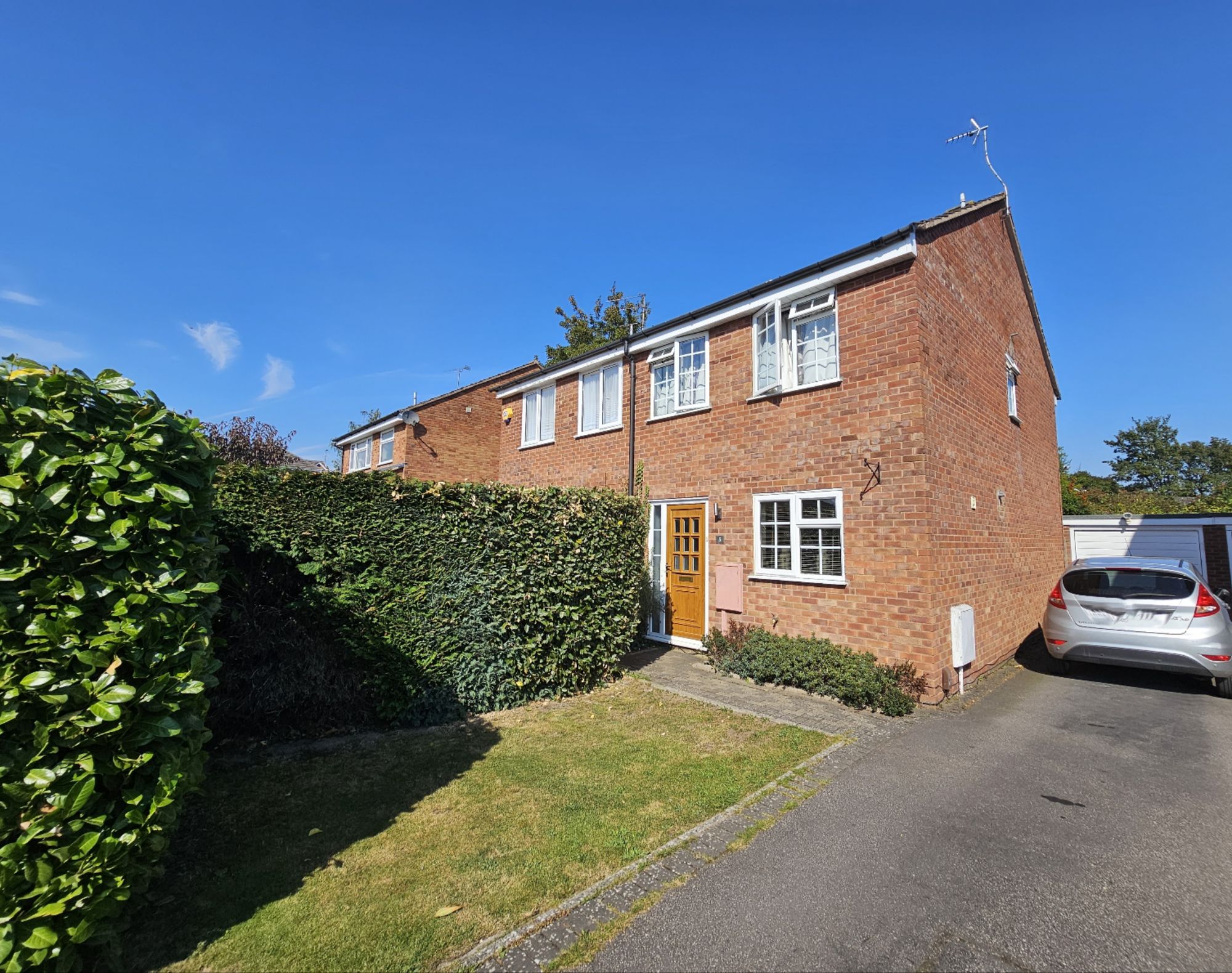 2 bed semi-detached house to rent in Wincote Close, Kenilworth  - Property Image 1