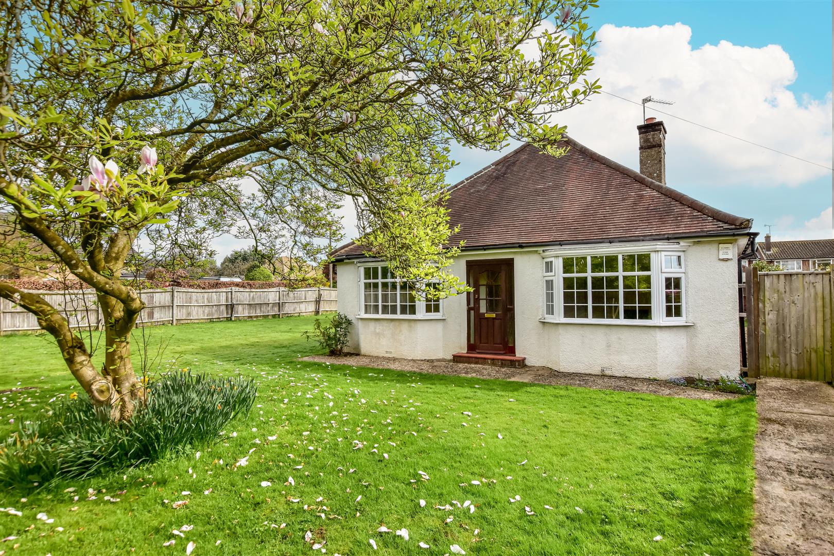 4 bed detached bungalow to rent in Narcot Lane, Chalfont St. Giles, HP8 