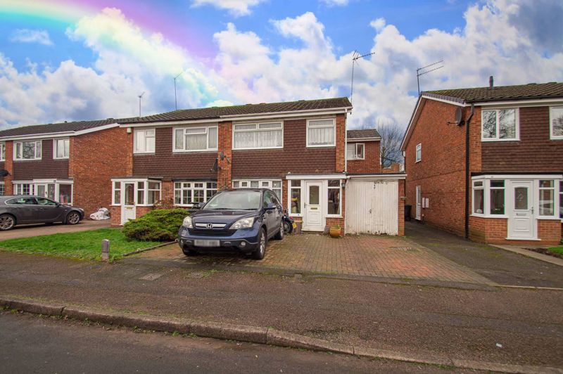 4 bed house for sale in Middleton Close, Redditch  - Property Image 1