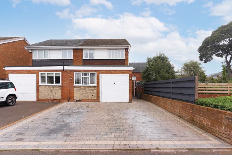 3 bed house for sale in Crystal Avenue, Stourbridge  - Property Image 1