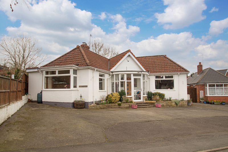 4 bed bungalow for sale in Castle Road, Studley, B80 