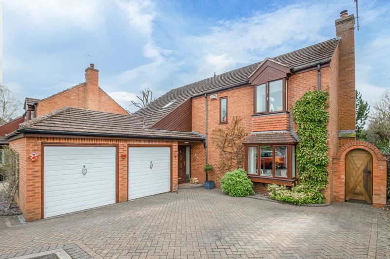 4 bed house for sale in Brookfield Close, Redditch, B97 