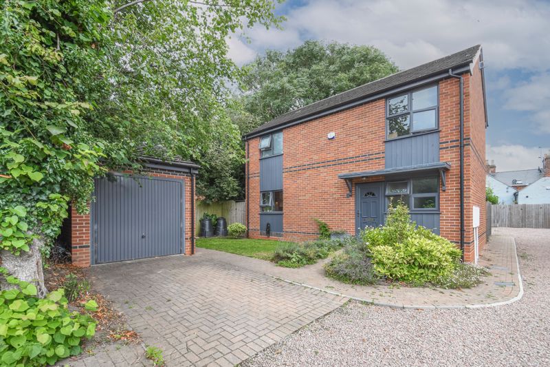 3 bed house for sale in Foregate Street, Redditch, B96 