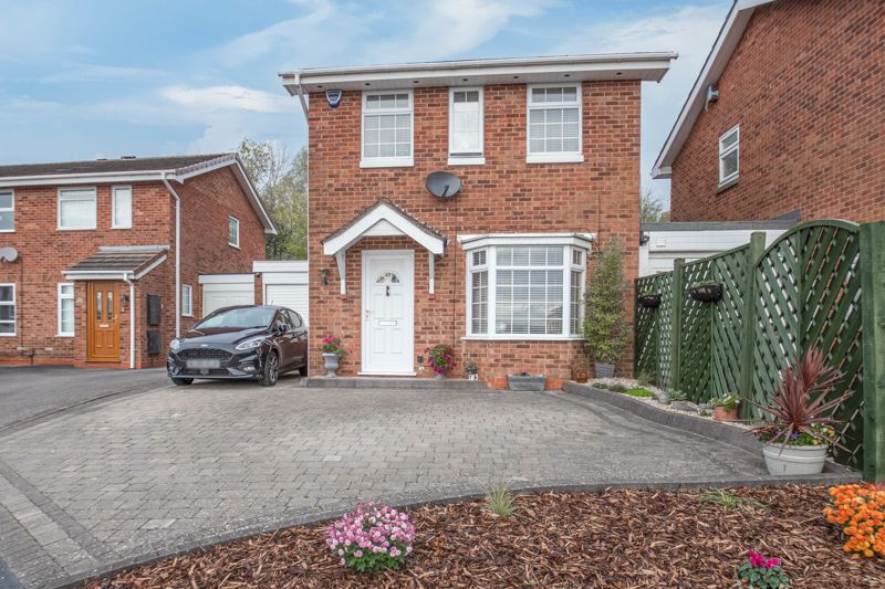 3 bed house for sale in Kingscote Close, Redditch, B98 
