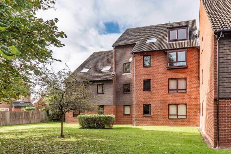 <br/><br/>An excellent opportunity to purchase a top floor, double bedroom apartment, ideal for first time buyers or potential investors. Situated in a convenient location just a short distance from Sanders Park and Bromsgrove town centre.<br/><br/>The well-presented interior briefly comprises, entrance hallway; generous sized open plan lounge/diner with two large windows offering a bright living area; well-proportioned kitchen offering cupboard storage, inset sink with fitted waste disposal, as well as space for fridge freezer and washing machine; double bedroom; and a bathroom providing a bath with overhead shower, wash basin and lavatory.<br/><br/>The property benefits from communal access door operated by a security intercom to the apartment, double glazing, fan electric storage heating, communal hall with door to stairwell, allocated parking and guest parking. Being a top floor apartment there is also attic space available  offering further storage space.<br/><br/>Positioned in a great location to access all the local amenities of Bromsgrove town including eateries, supermarkets, gyms and transport links. The local M5/M42 motorways offer further transport links.<br/><br/>The current owner has advised that the remaining lease stands at approx. 150 years, with a annual service charge of £960.<br/><br/><div></div>