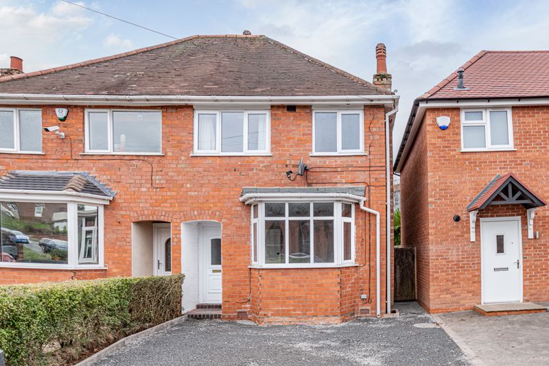 <br/><br/>A well-presented, two double bedroom house; located within 1/2 mile of Bromsgrove town centre and its local amenities. <br/><br/>The property is approached via a recently landscaped gravel driveway for off road parking, and storm porch leading to the front door.<br/><br/>Once inside the internal layout briefly comprises of; entrance hall, attractive kitchen/diner having bay window to front aspect, and is fitted with a range of kitchen units, Stoves oven with induction hob over and extractor hood above; good sized living room to the rear offering handy storage cupboards and external door to the rear garden.<br/><br/>Rising upstairs the first-floor landing gives off to; double bedroom one overlooking the rear garden; well-proportioned double bedroom two with built in storage cupboard and a well-presented bathroom having bathtub with overhead shower.<br/><br/>Additionally, the property enjoys recent carpets laid throughout, loft space for storage, side access gate to rear garden, gas fired central heating and double glazing throughout.<br/><br/>Situated in a convenient location set within close proximity to the Bromsgrove town centre. The property offers excellent access to the high street shopping facilities, a choice of state and private schooling, playfields, sports/leisure centre, Sanders Park and national road networks for ease of travel and commuting to surrounding areas.<br/><br/><div> </div>