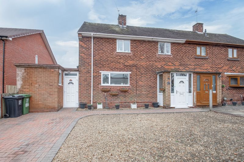 4 bed house for sale in Foxlydiate Crescent, Redditch, B97 