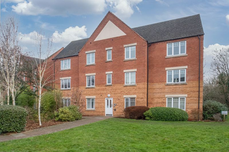 2 bed flat for sale in Hedgerow Close, Redditch, B98 