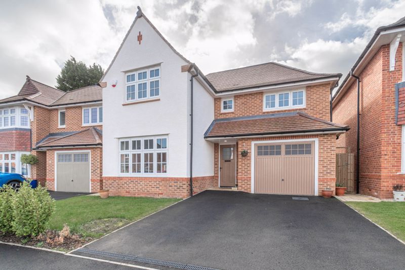 4 bed house for sale in Fairfield Drive, Redditch 0