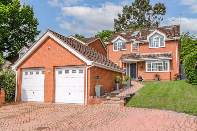6 bed house for sale in Weatheroak Close, Redditch 1