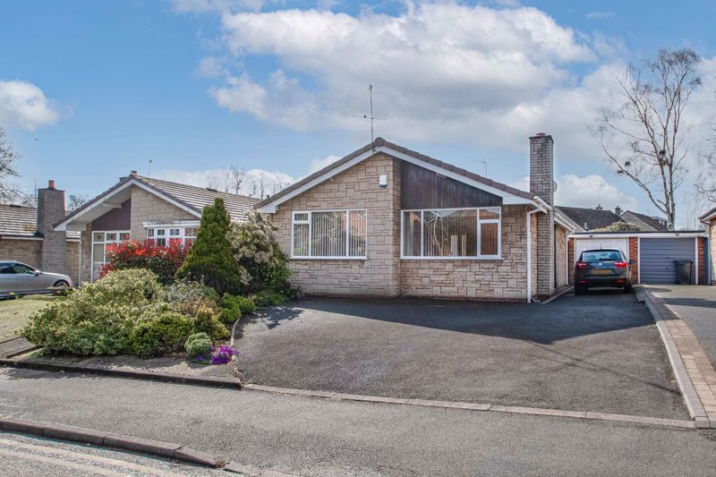 2 bed bungalow for sale in Dogkennel Lane, Halesowen  - Property Image 1