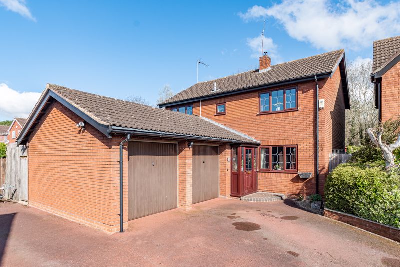 4 bed house for sale in Eldersfield Close, Redditch  - Property Image 1