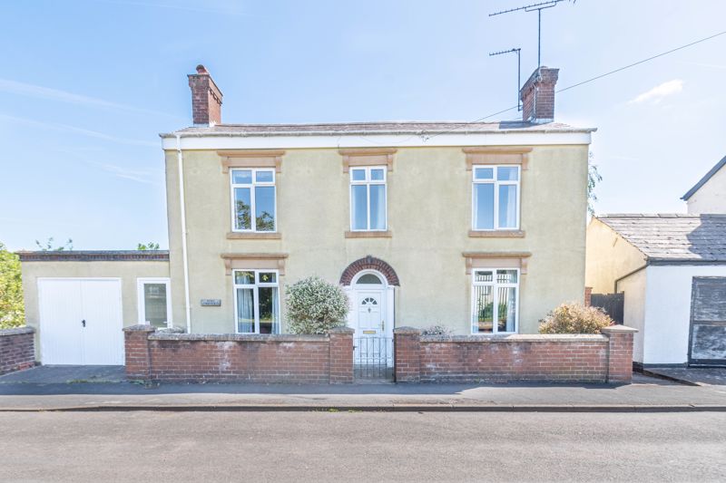 3 bed  for sale in New Road, Studley, B80 
