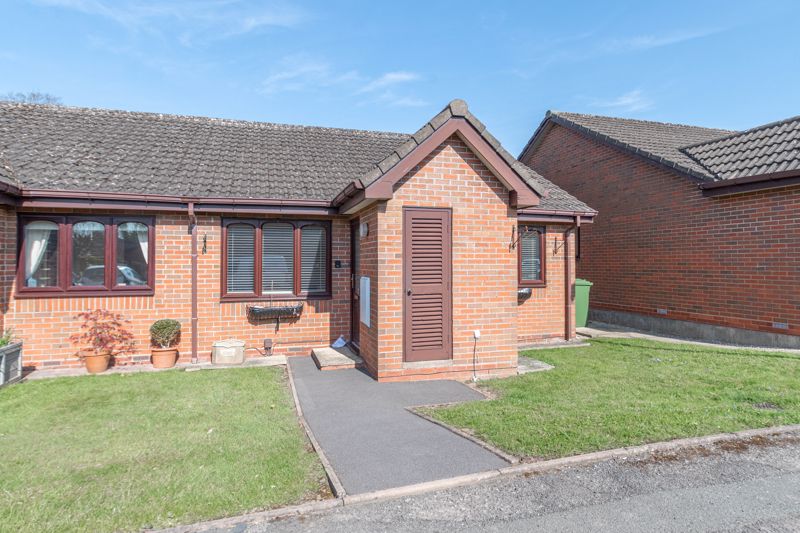 2 bed bungalow to rent in Stonehouse Close, Redditch, B97 