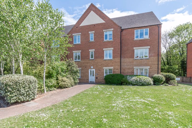 2 bed flat for sale in Hedgerow Close, Redditch, B98 